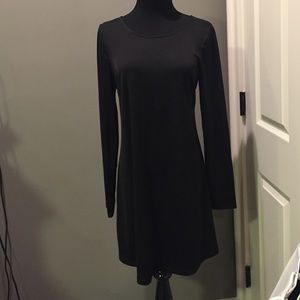 Straight long sleeve black dress