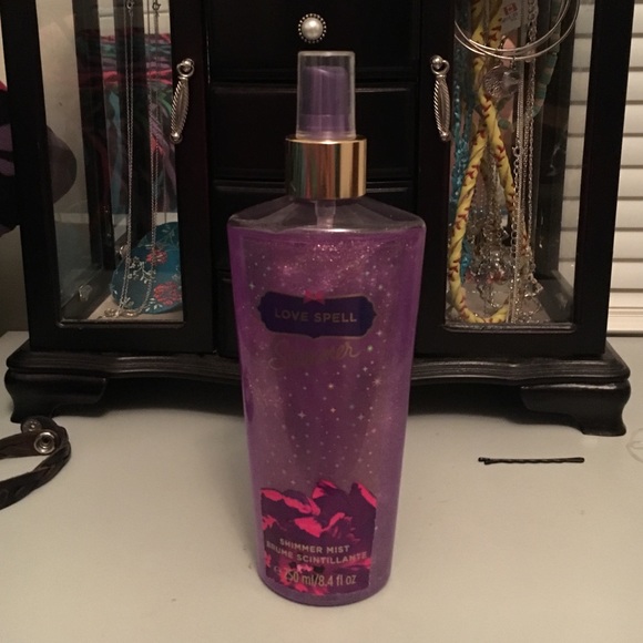 Victoria secrets shimmer mist