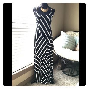 Gievercute Black & White Maxi Dress L