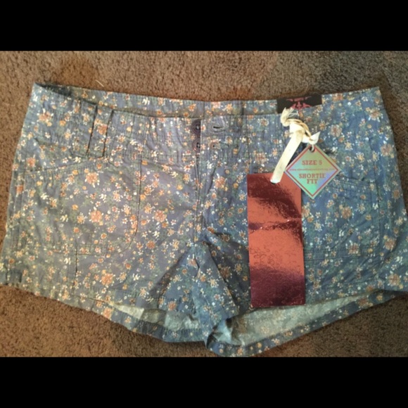 Almost famous floral shorts brand new size 5