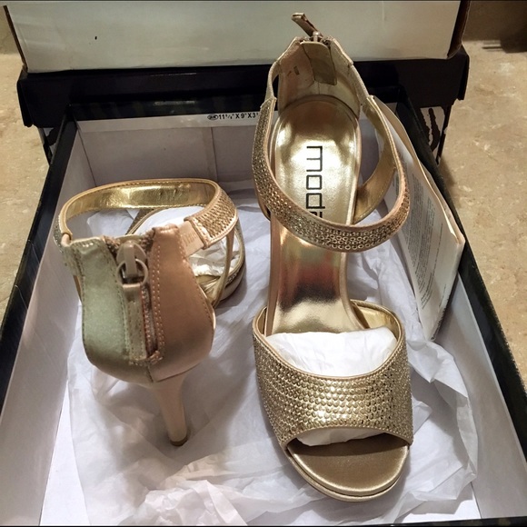 NWT Gold/champagne open toe heels