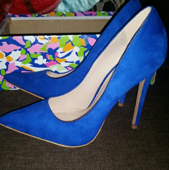 Chic suede pumps