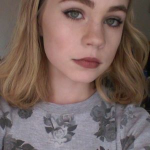 Meet your Posher, Phoebe