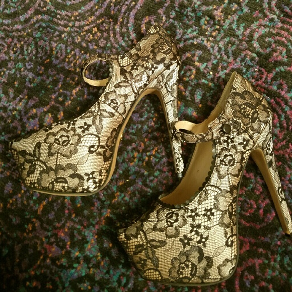 New without box Betsey Johnson heels