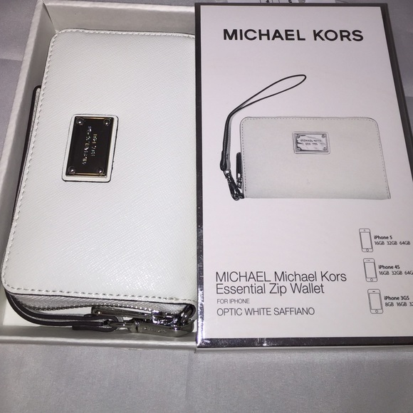 Michael Kors Essential Zip Wallet - Picture 3 of 4