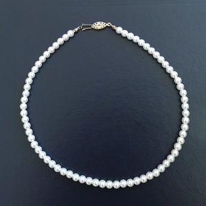 Vintage pearl necklace