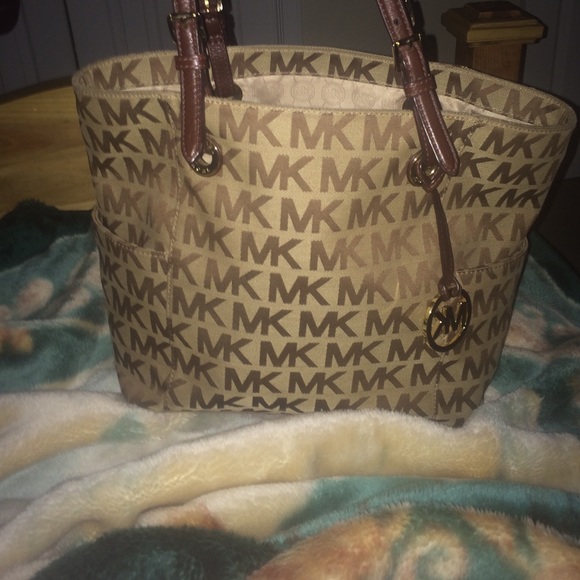 Micheal kors purse