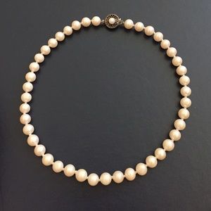Vintage pearl necklace