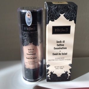 Kat Von D lock it tattoo foundation