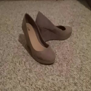 Apartment 9 wedges