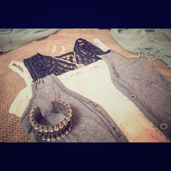 Black & White Vest - Picture 3 of 4