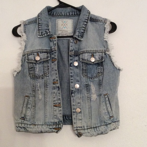 Jean Vest