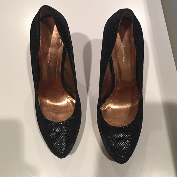 Black high pointed shoes