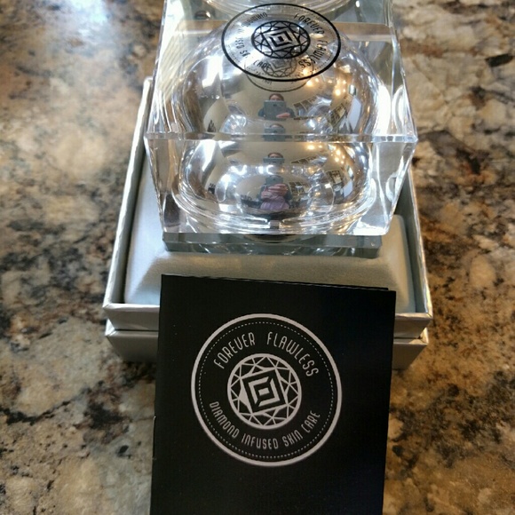 Diamond Infused Cooling & Hydrating Mask