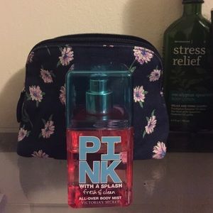 PINK fresh and clean body spray