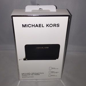 Michael Kors Essential Zip Wallet/Wristlet