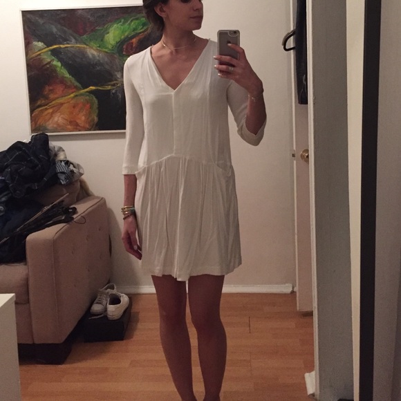 Chic and easy white 3/4 serve dress