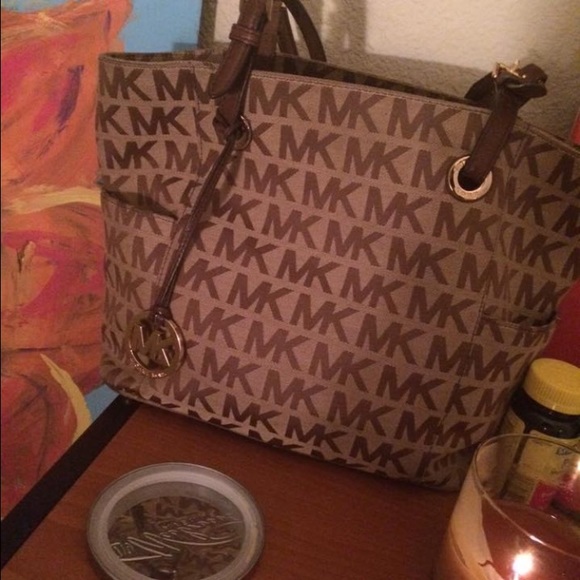 MK tote - Picture 1 of 3