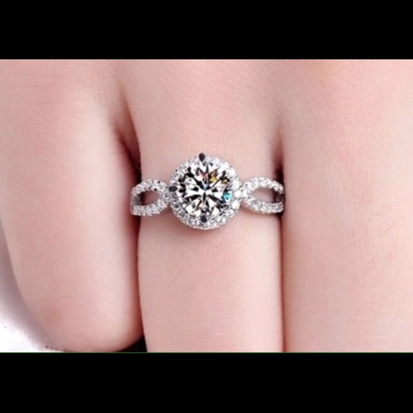 🌹Engagement Ring 🌹DISCONTINUED - Picture 2 of 3