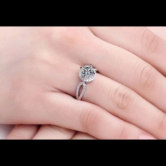 🌹Engagement Ring 🌹DISCONTINUED - Picture 3 of 3