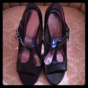 Patent leather black t strap heels