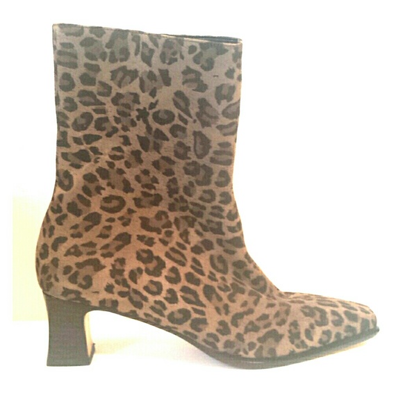 NEW Etienne Aigner Camera animal print  boots