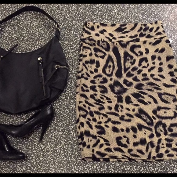 Lularoe leopard print Cassie pencil skirt
