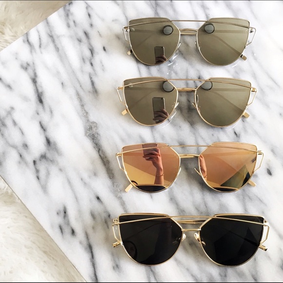 ❗️LAST ONE❗️Rose Gold Mirrored Aviator Sunglasses - Picture 3 of 4