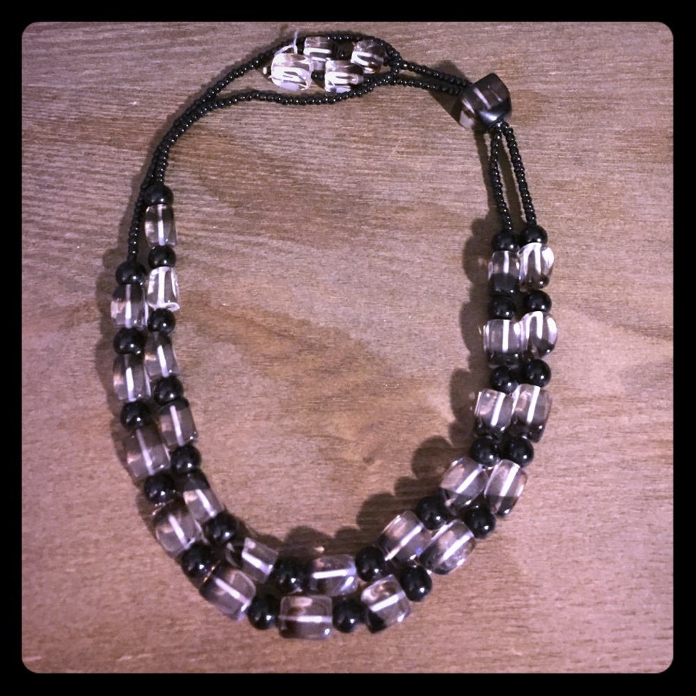 Black & white necklace
