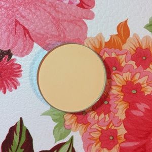 Anastasia contour powder in Banana