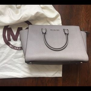 ✨AUTHENTIC✨Gray Medium Selma Handbag✨