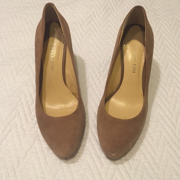 Gianni Bini suede tan heels