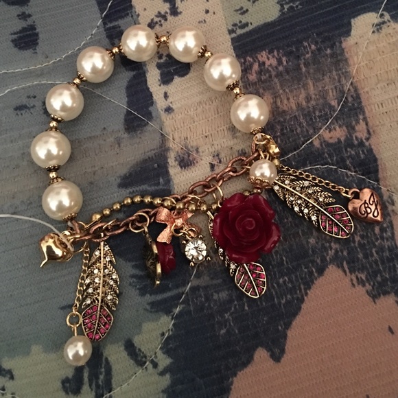 Betsey Johnson bracelet feather white pearl - Picture 2 of 3