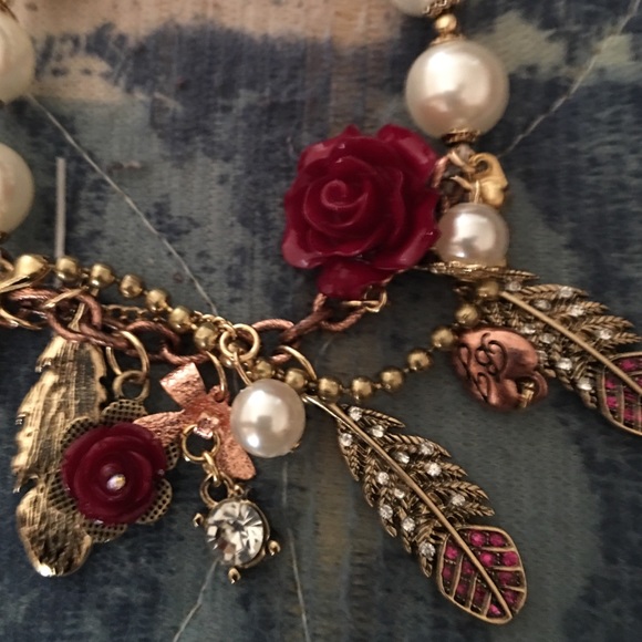 Betsey Johnson bracelet feather white pearl - Picture 3 of 3