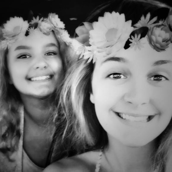 Meet your Posher, HolLee - Picture 6 of 11