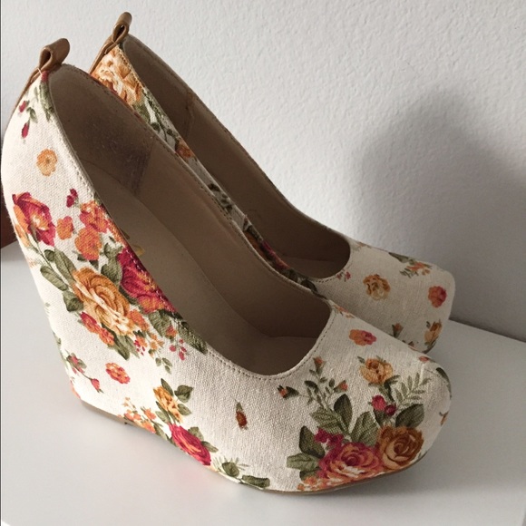 Floral wedge heels