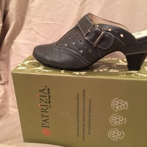 Mule shoe, size 7 , gray in color. Brand Patrizia