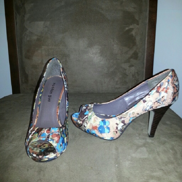 Madden Girl summery peep toe