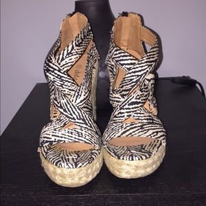 🎉DEAL OF THE DAY🎉 Zebra print wedges