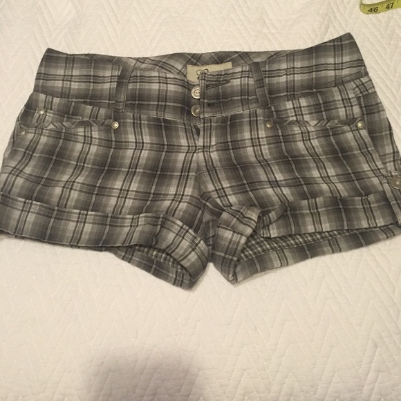 Guess plaid shorts