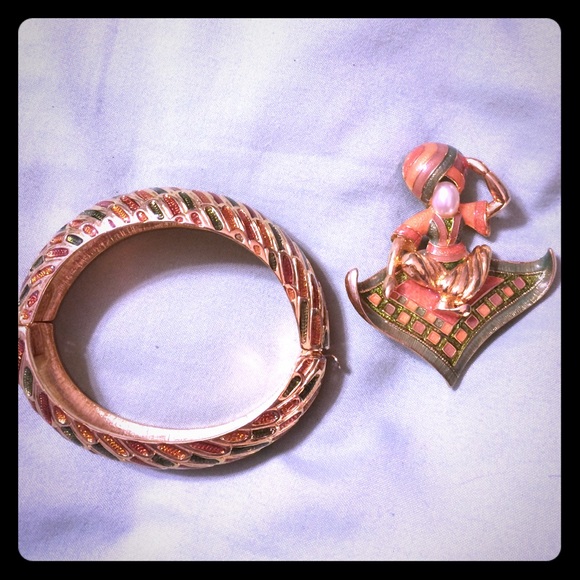 Joan Rivers Genie Magic Carpet pin & bracelet