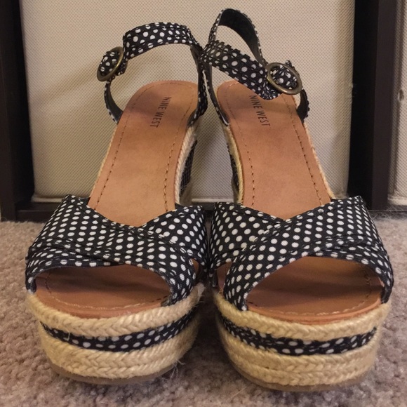 Nine West size 7 black & white polka dot wedges