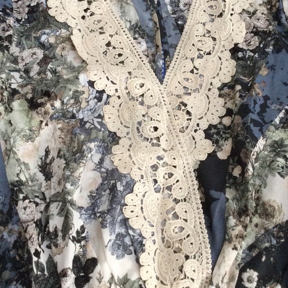 NEW Boho Floral Romper - Picture 4 of 4