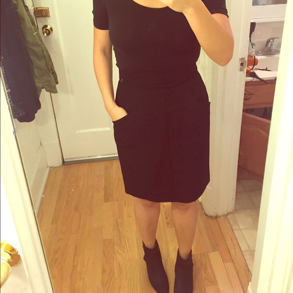 Chanel above the knee, high waisted vintage skirt