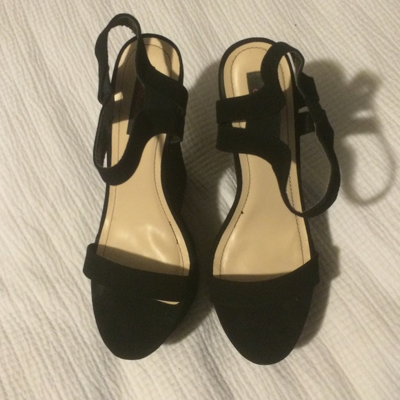 🚫SOLD🚫 Black Suede Wedges - Picture 3 of 4