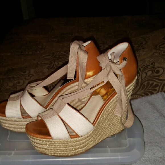 Shoes - Picture 2 of 3