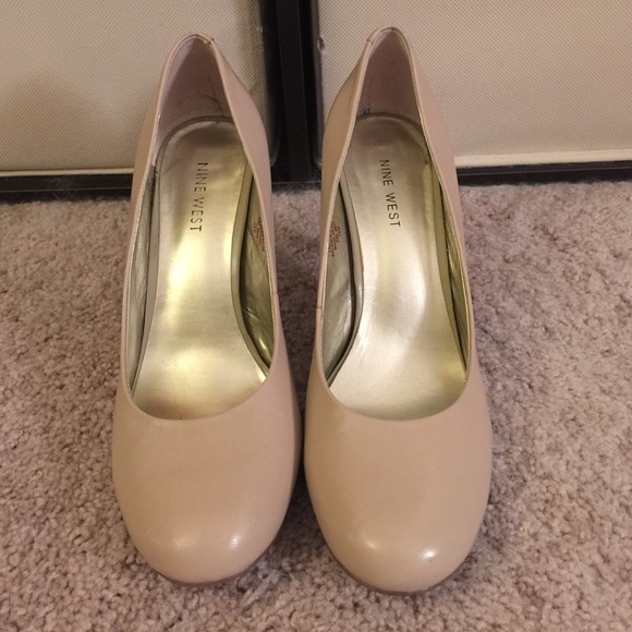 Nine West size 7.5 nude leather heels