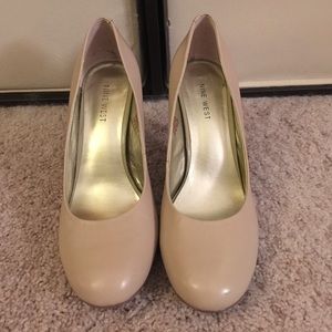 Nine West size 7.5 nude leather heels