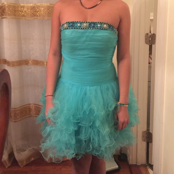 Mini Homecoming/Prom Dress - Picture 4 of 4