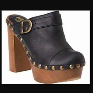 Jeffrey Campbell Woodies Size 6!